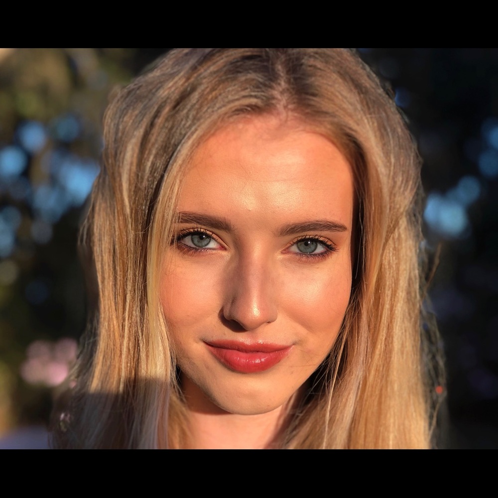 Meet your Posher, Yenna